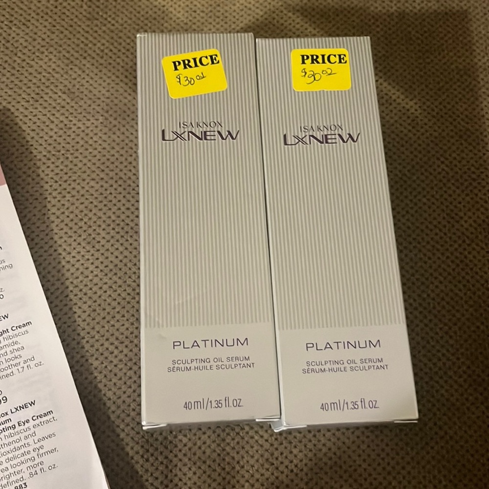 Avon ISA Knox lxnew platinum sculpting oil serum